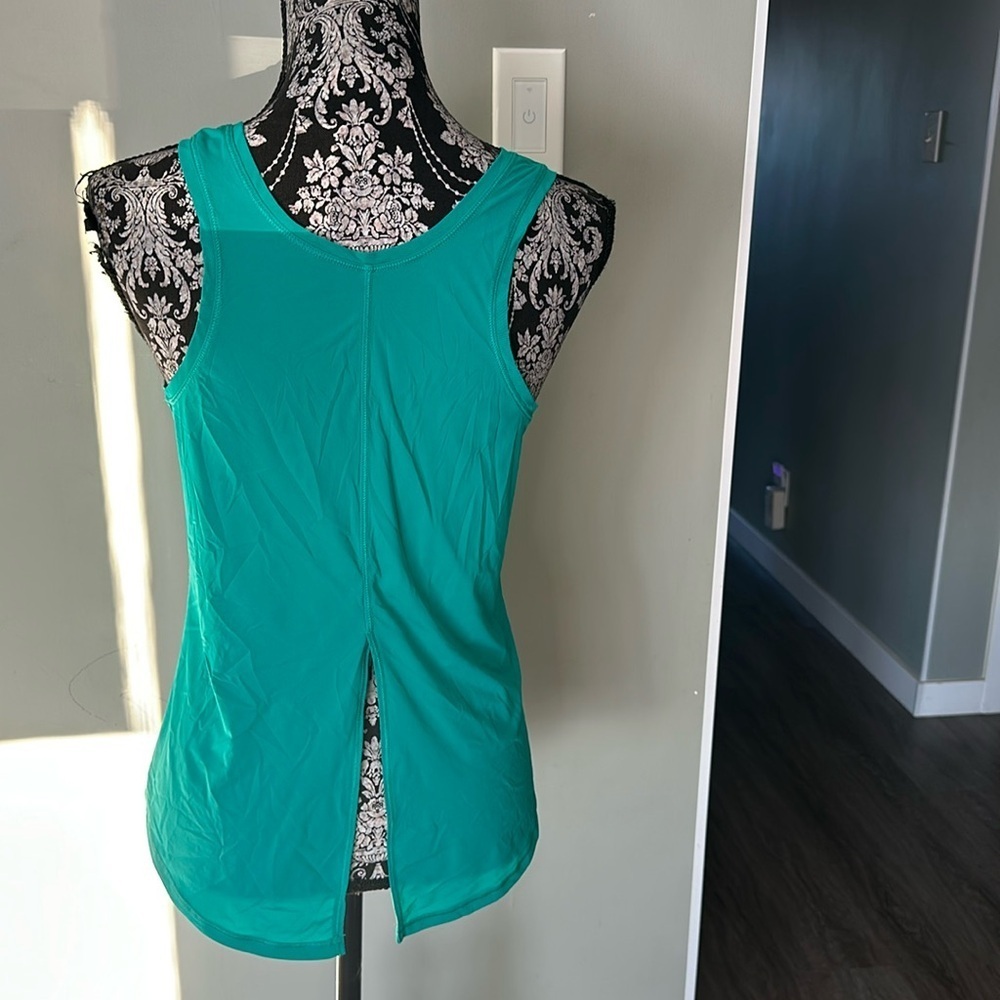 Lululemon size 4 top with slit back